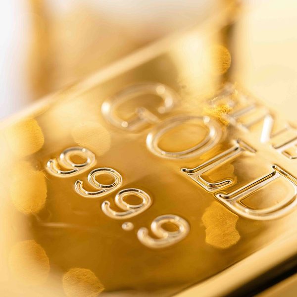Cast bar of 999.9 fine gold