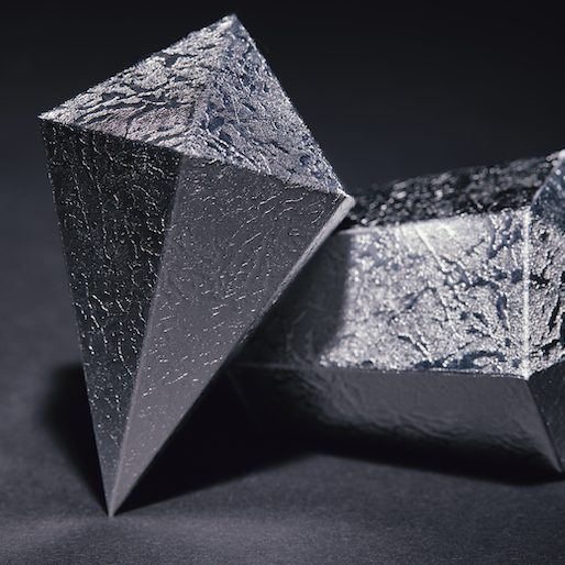 Unmanufactured precious metal in crystalline form